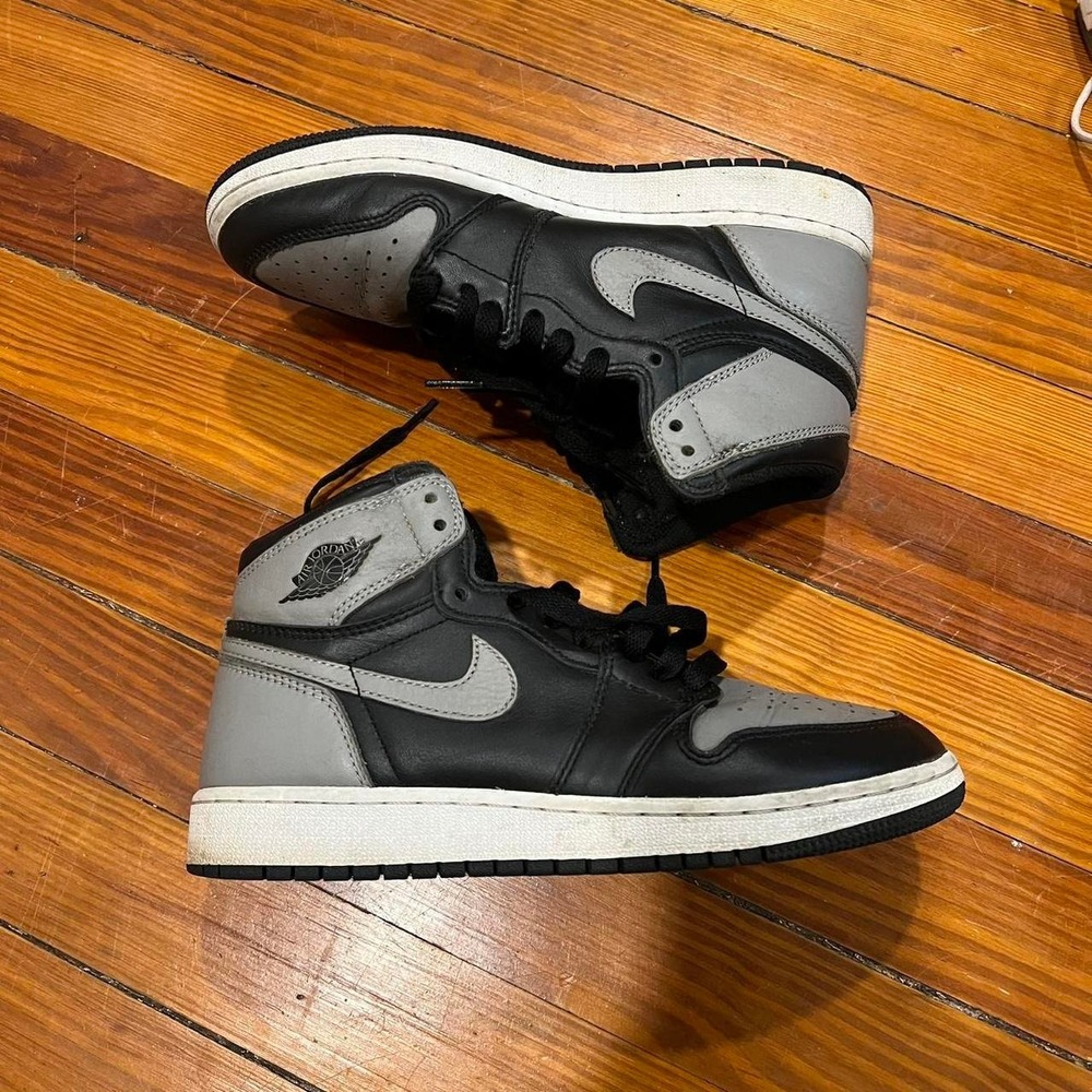 Nike Air Jordan 1 High Shadow sneakers size 6Y